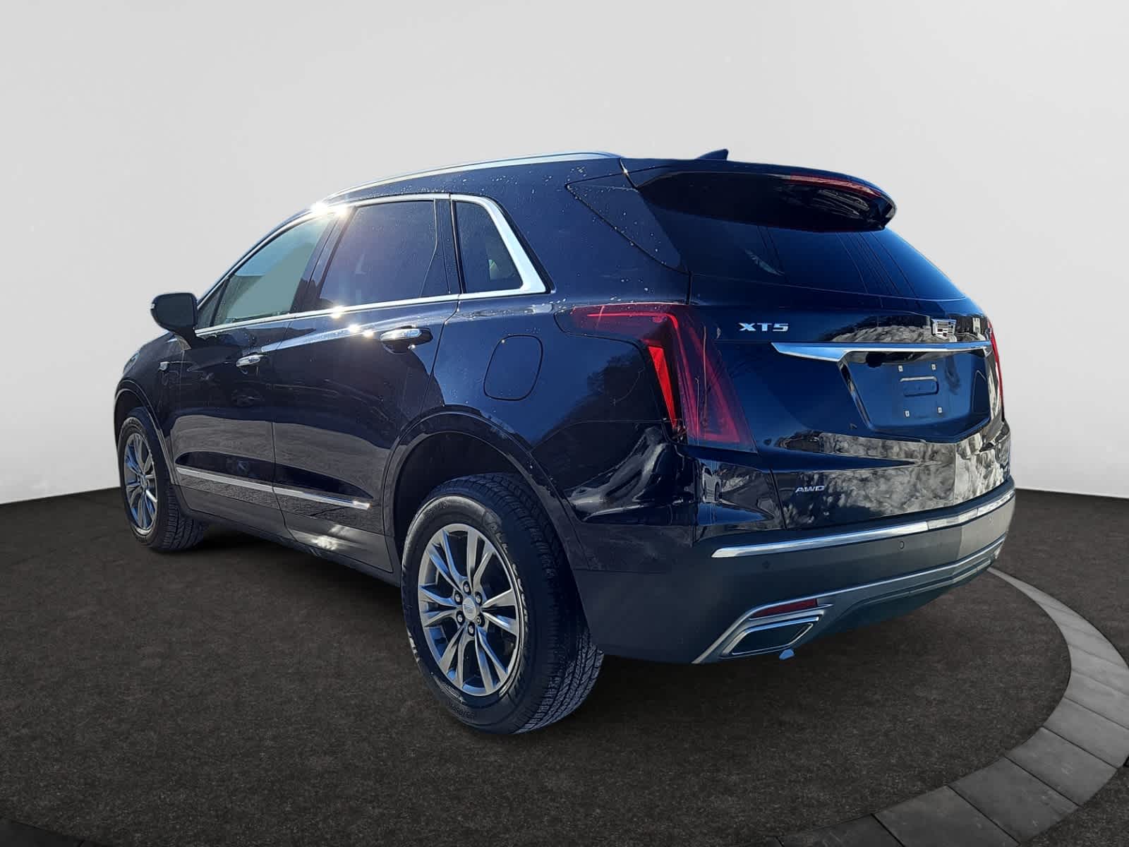 used 2021 Cadillac XT5 car, priced at $27,498