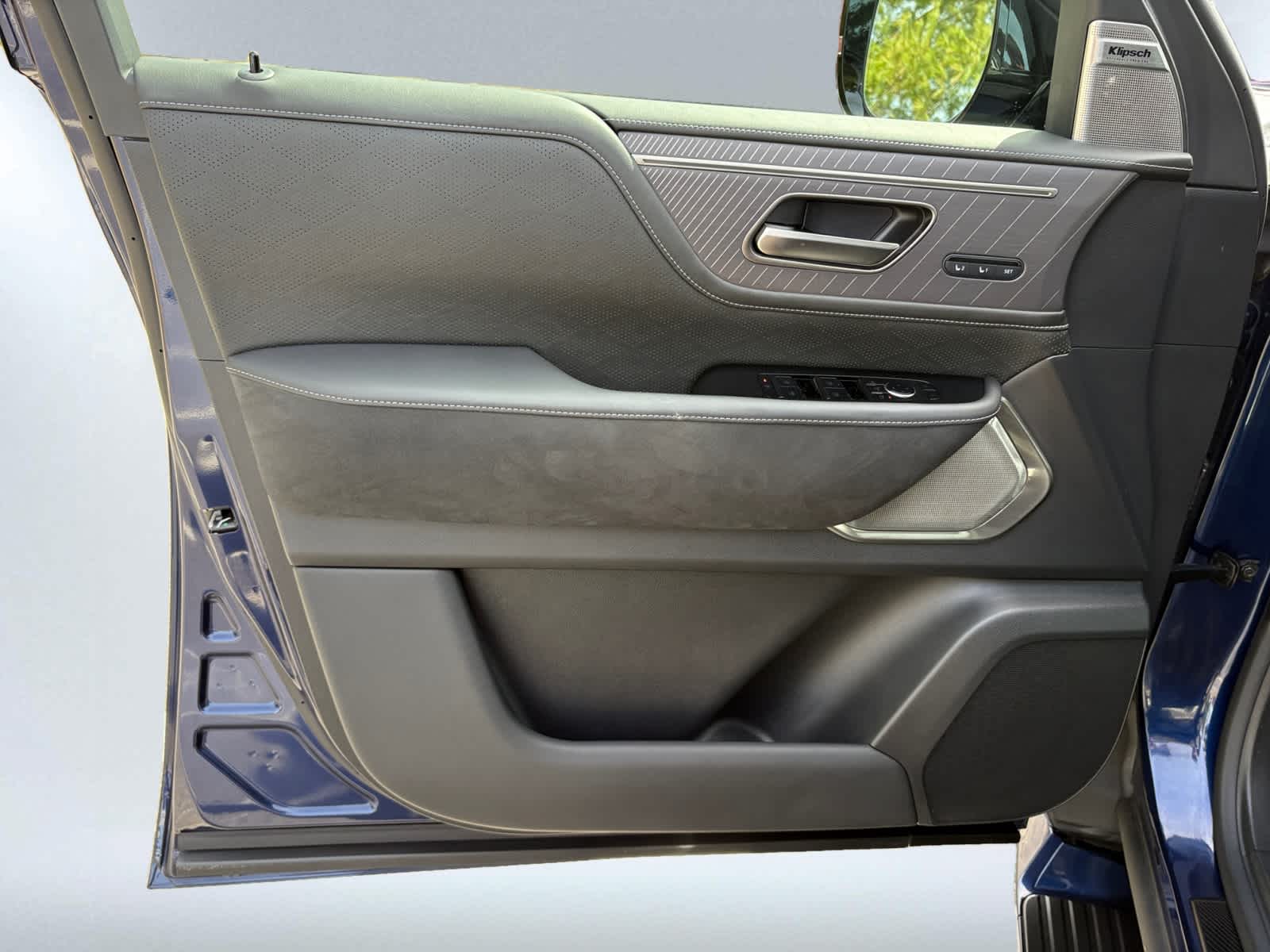 new 2025 INFINITI QX80 car, priced at $108,001