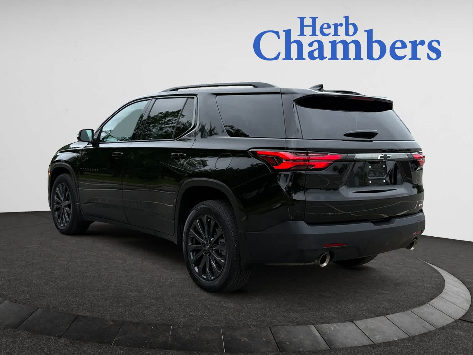 used 2023 Chevrolet Traverse car, priced at $36,998