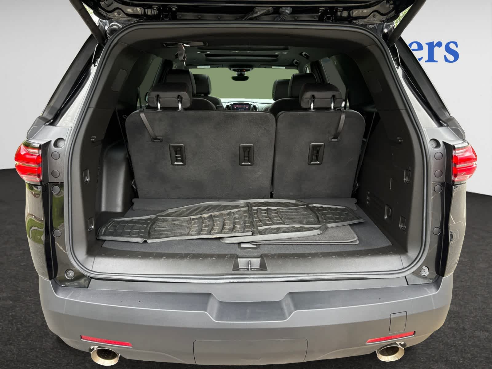 used 2023 Chevrolet Traverse car, priced at $36,998