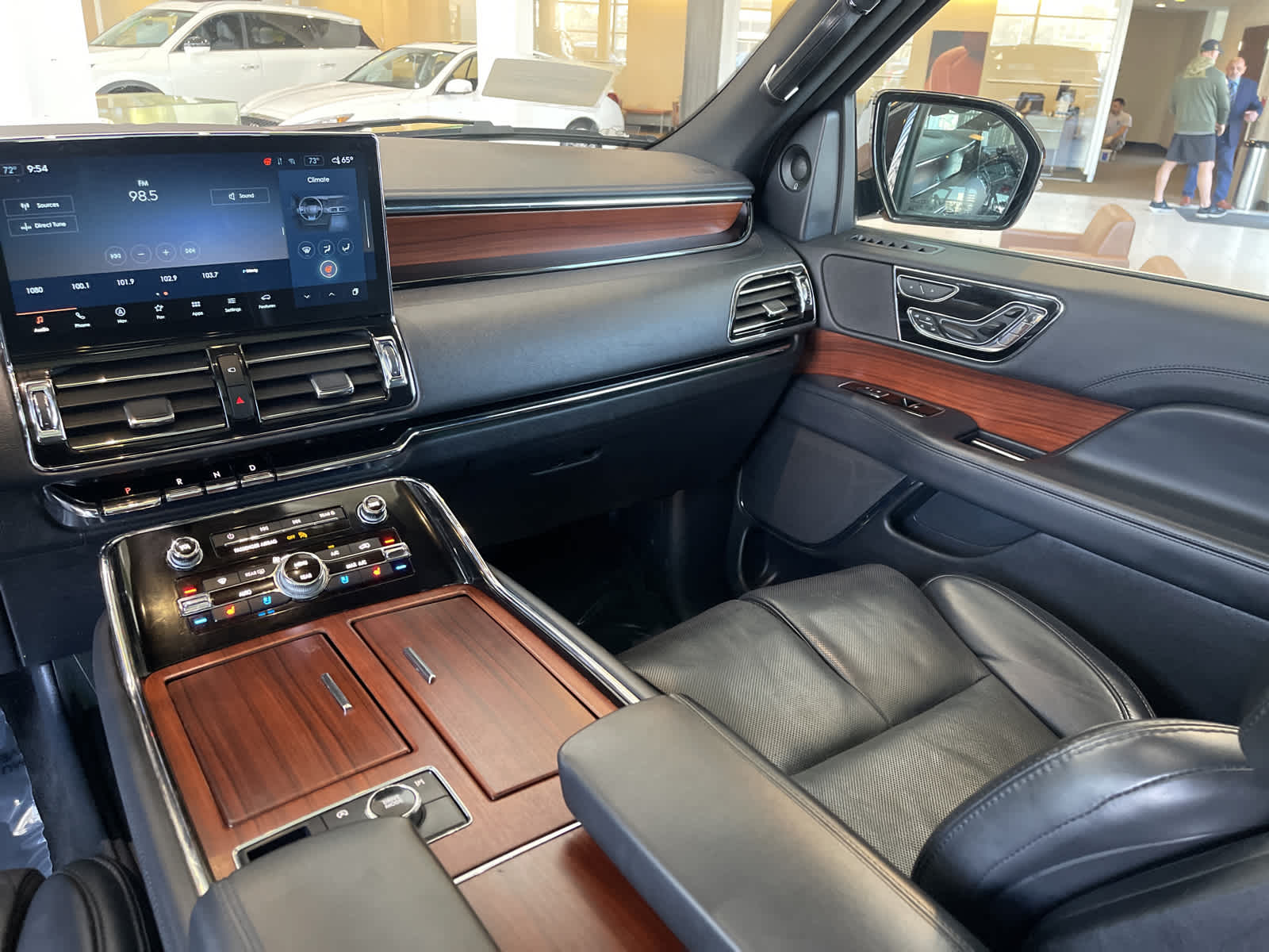 used 2022 Lincoln Navigator car, priced at $59,998