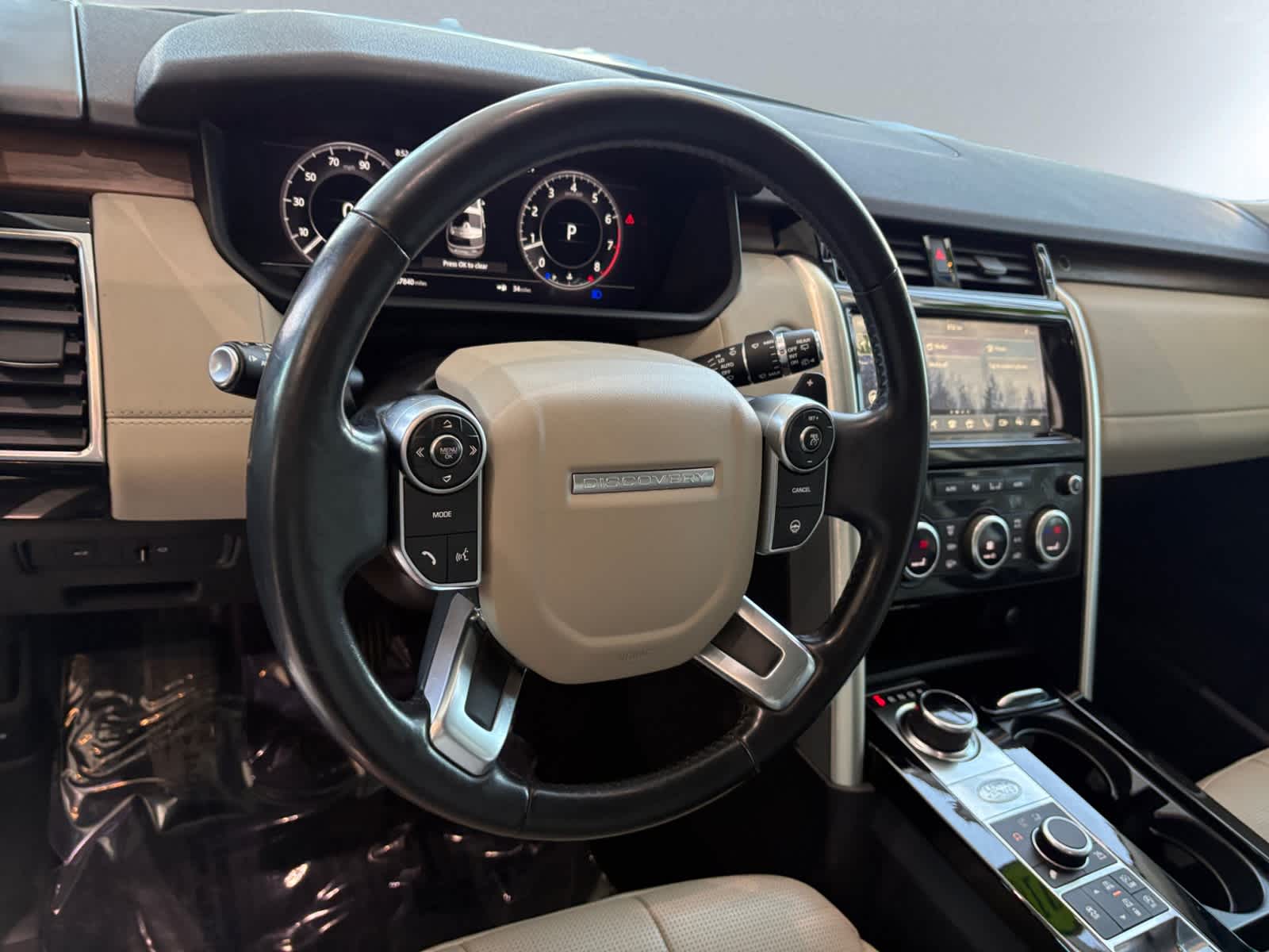 used 2018 Land Rover Discovery car, priced at $19,998