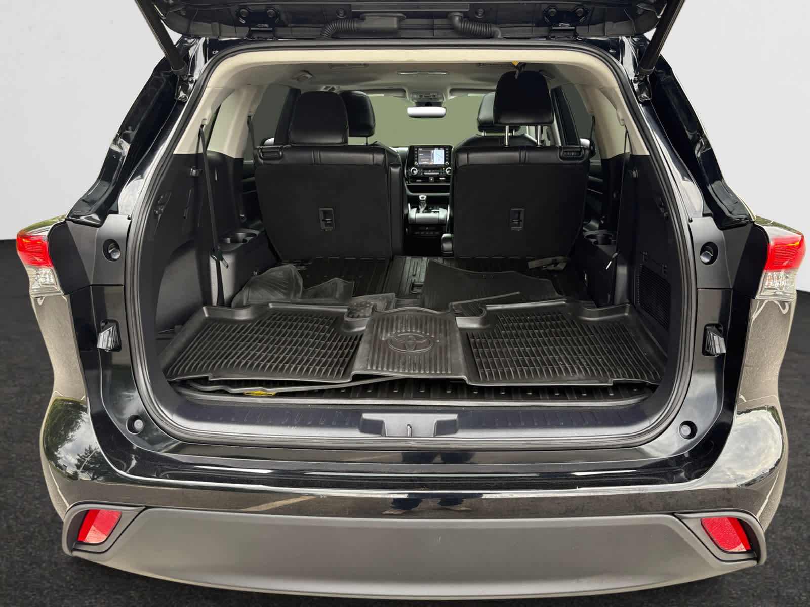 used 2022 Toyota Highlander car, priced at $37,998
