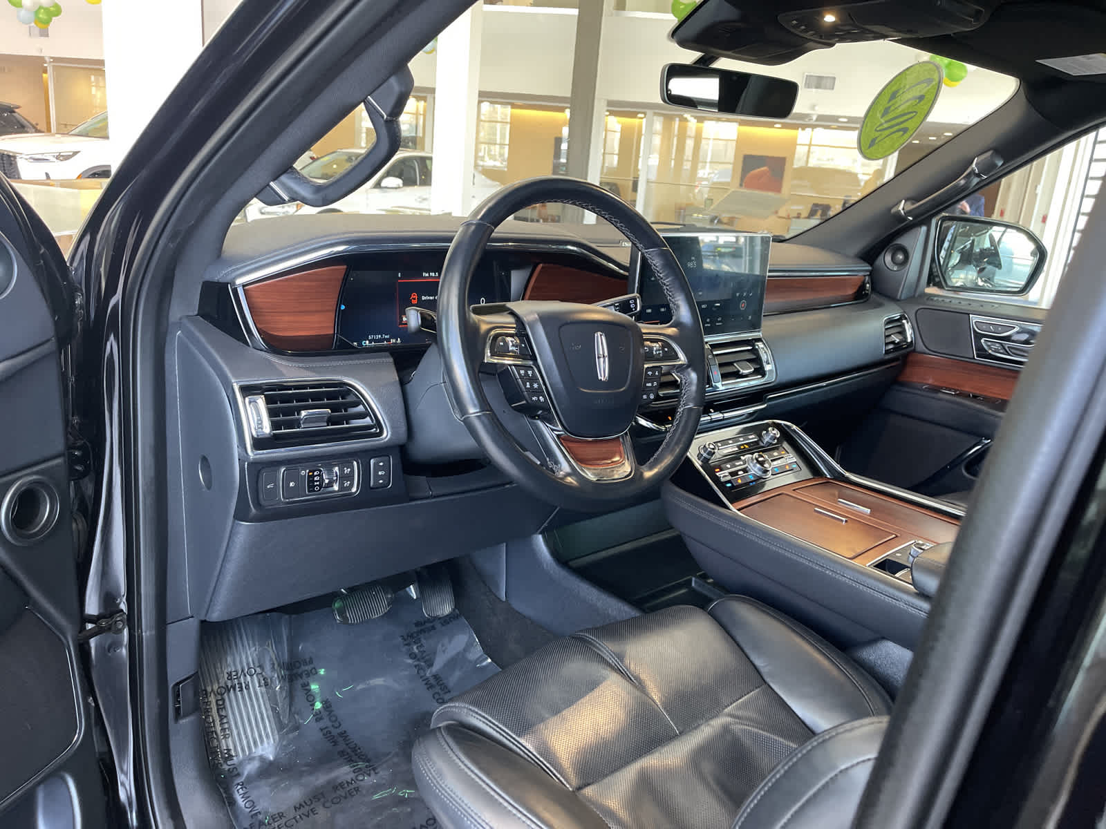 used 2022 Lincoln Navigator car, priced at $59,998
