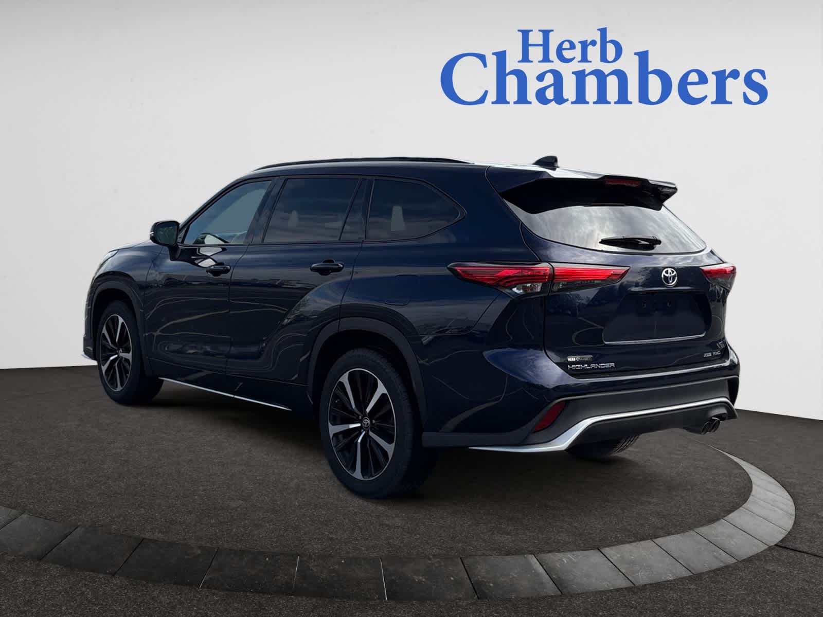 used 2021 Toyota Highlander car, priced at $37,898