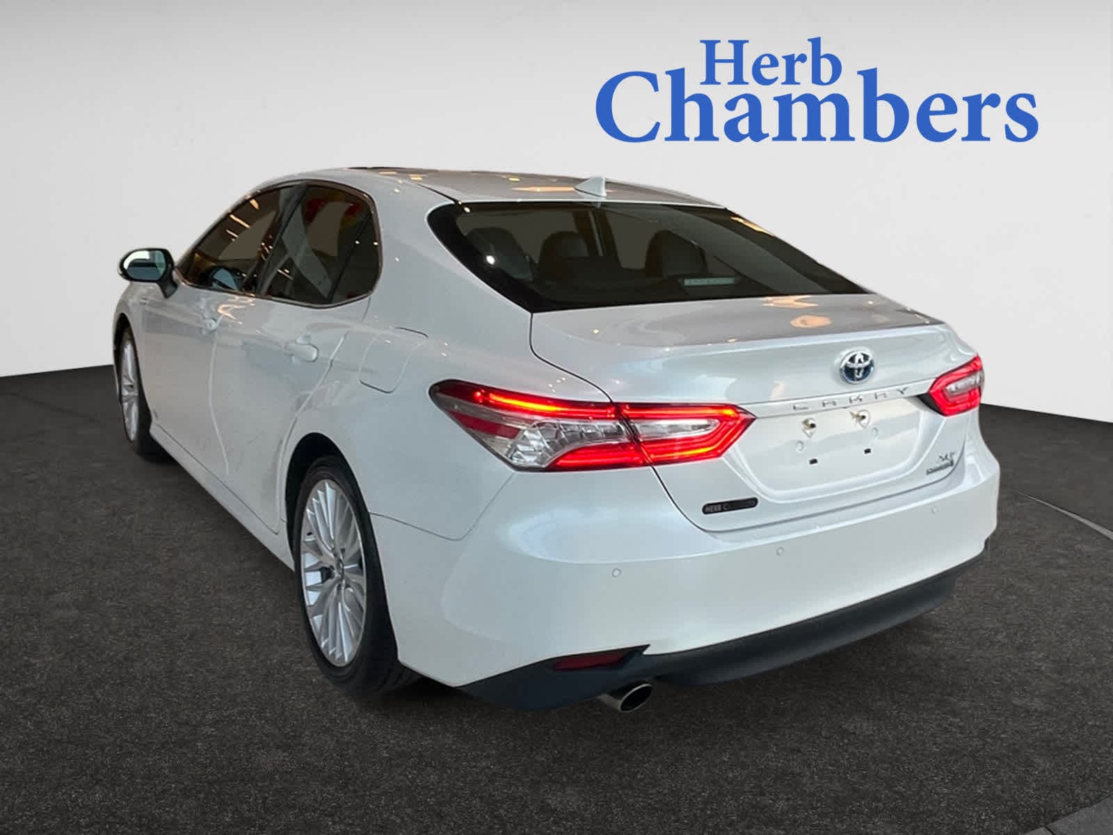 used 2018 Toyota Camry Hybrid car, priced at $22,998