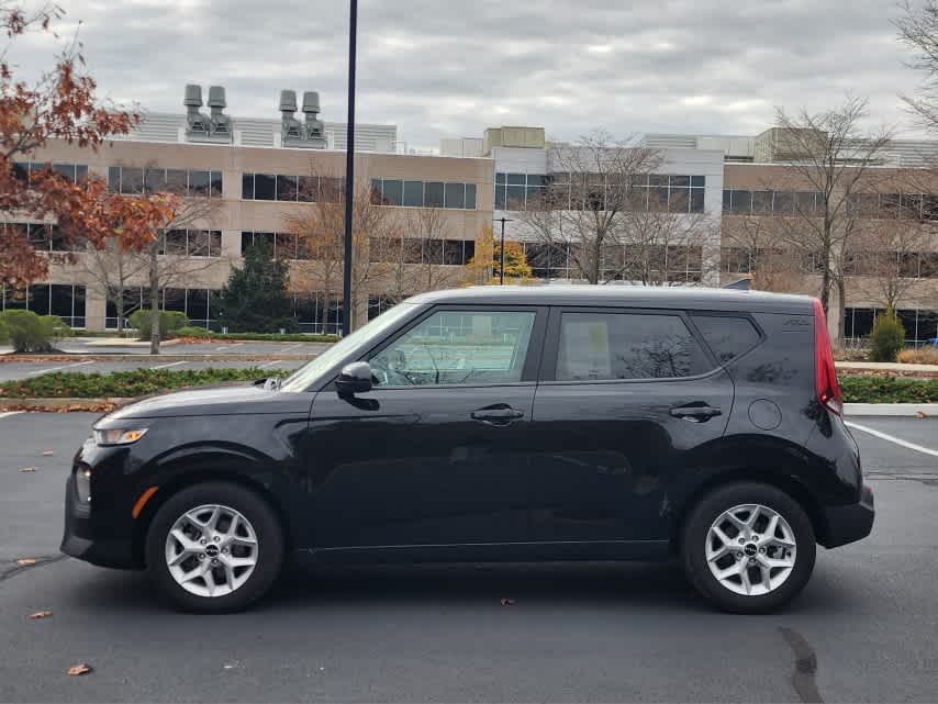 used 2022 Kia Soul car, priced at $17,498