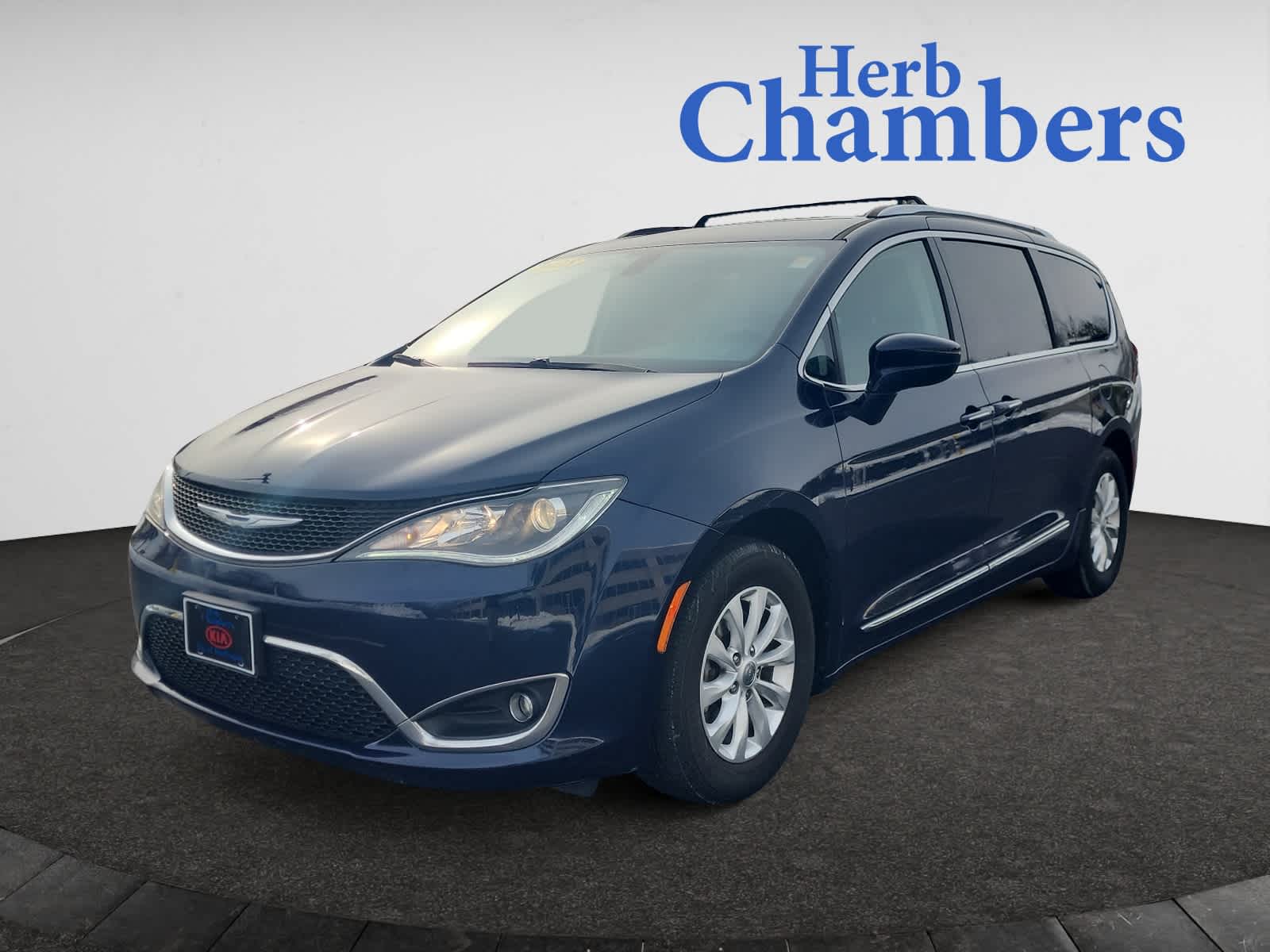 used 2018 Chrysler Pacifica car, priced at $17,499