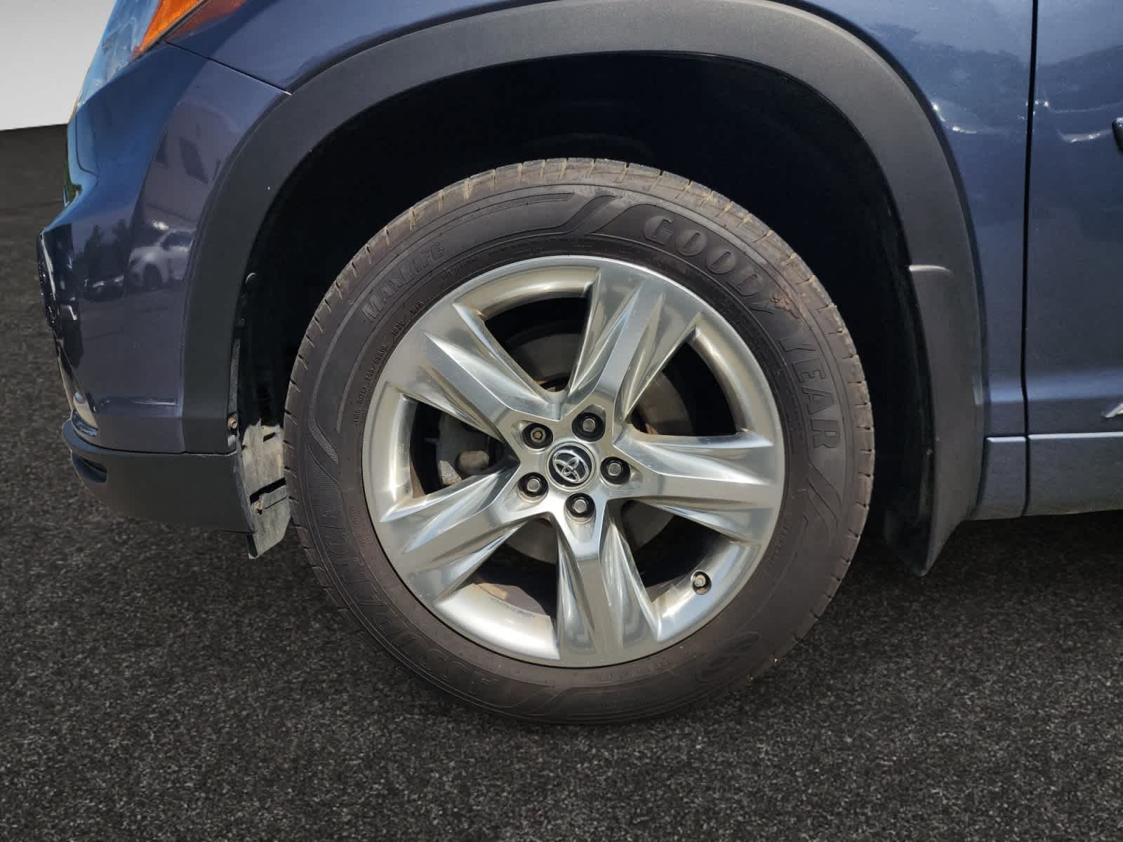 used 2016 Toyota Highlander Hybrid car, priced at $26,999