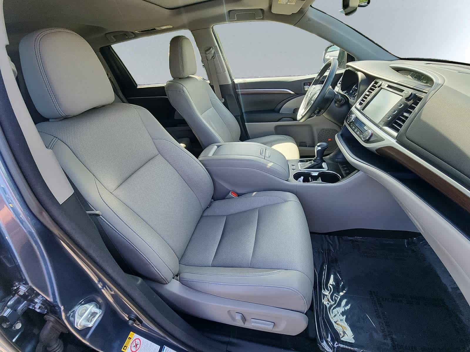 used 2016 Toyota Highlander Hybrid car, priced at $26,999