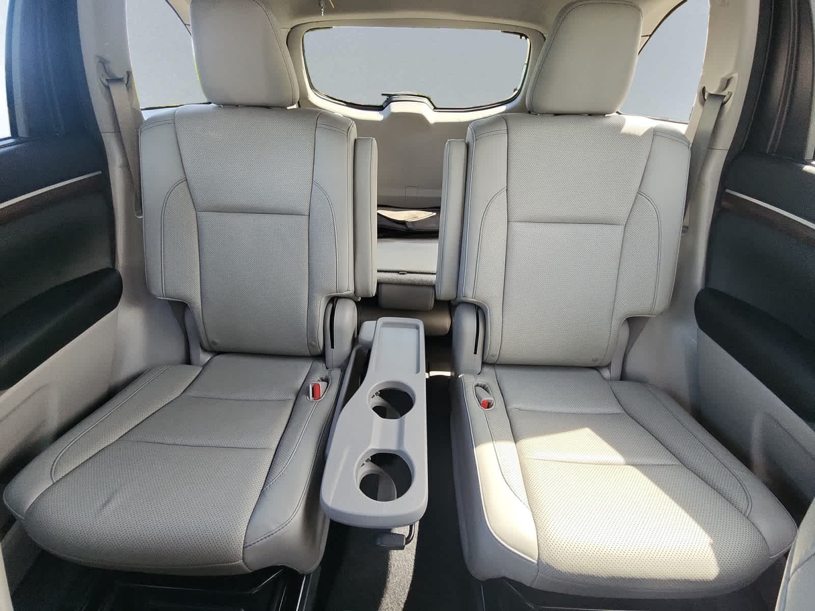 used 2016 Toyota Highlander Hybrid car, priced at $26,999