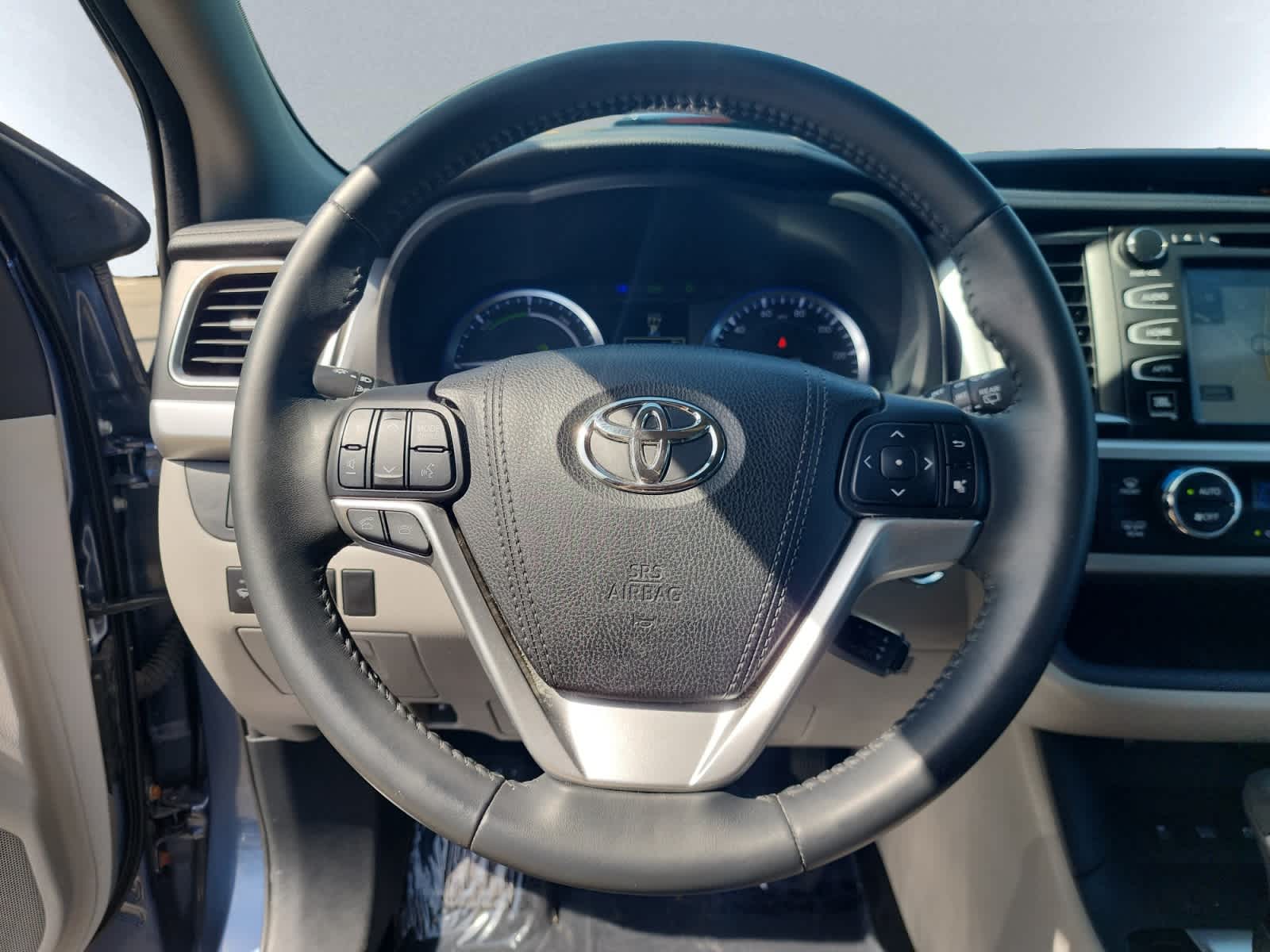 used 2016 Toyota Highlander Hybrid car, priced at $26,999