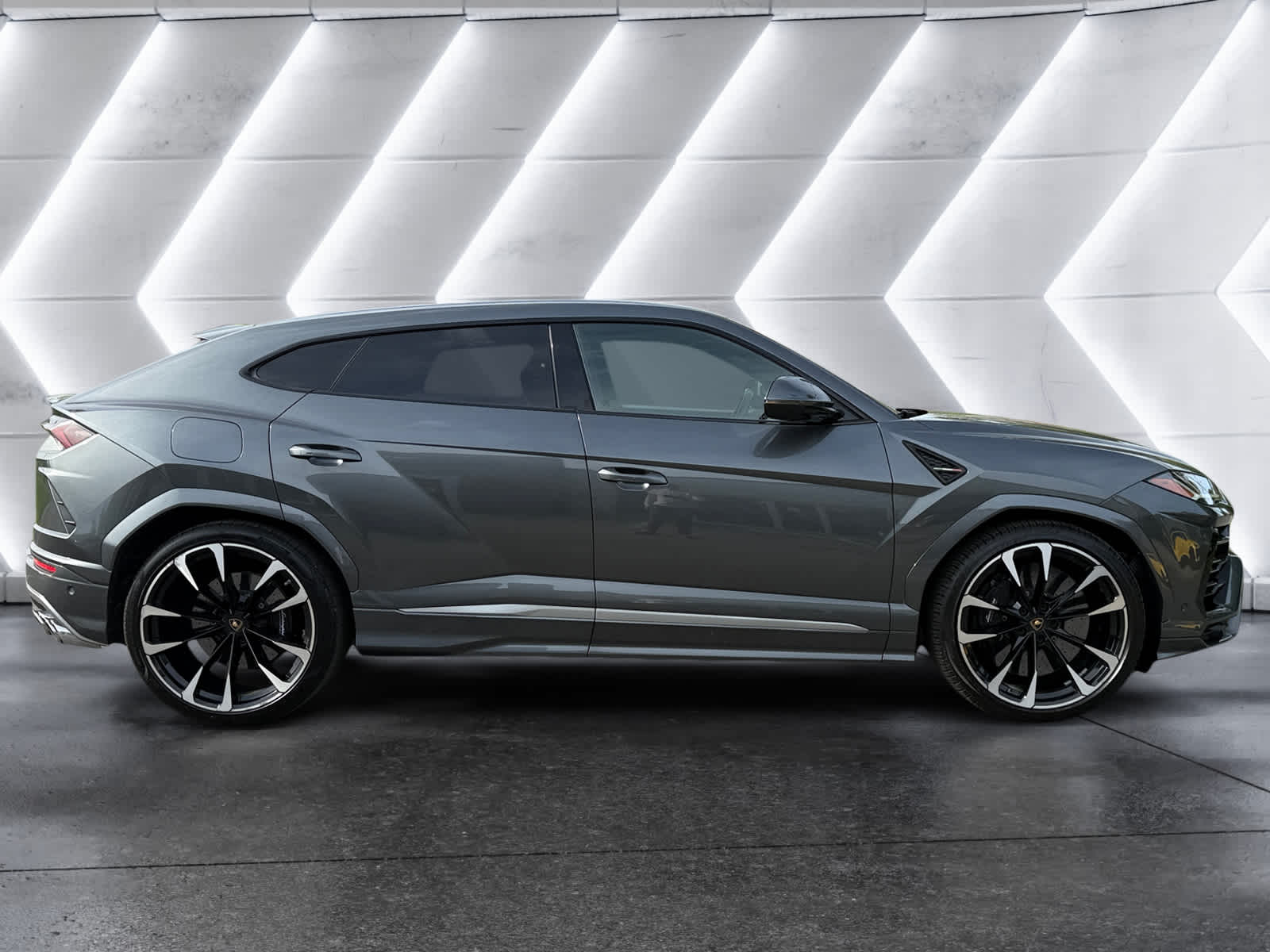 used 2019 Lamborghini Urus car, priced at $175,998