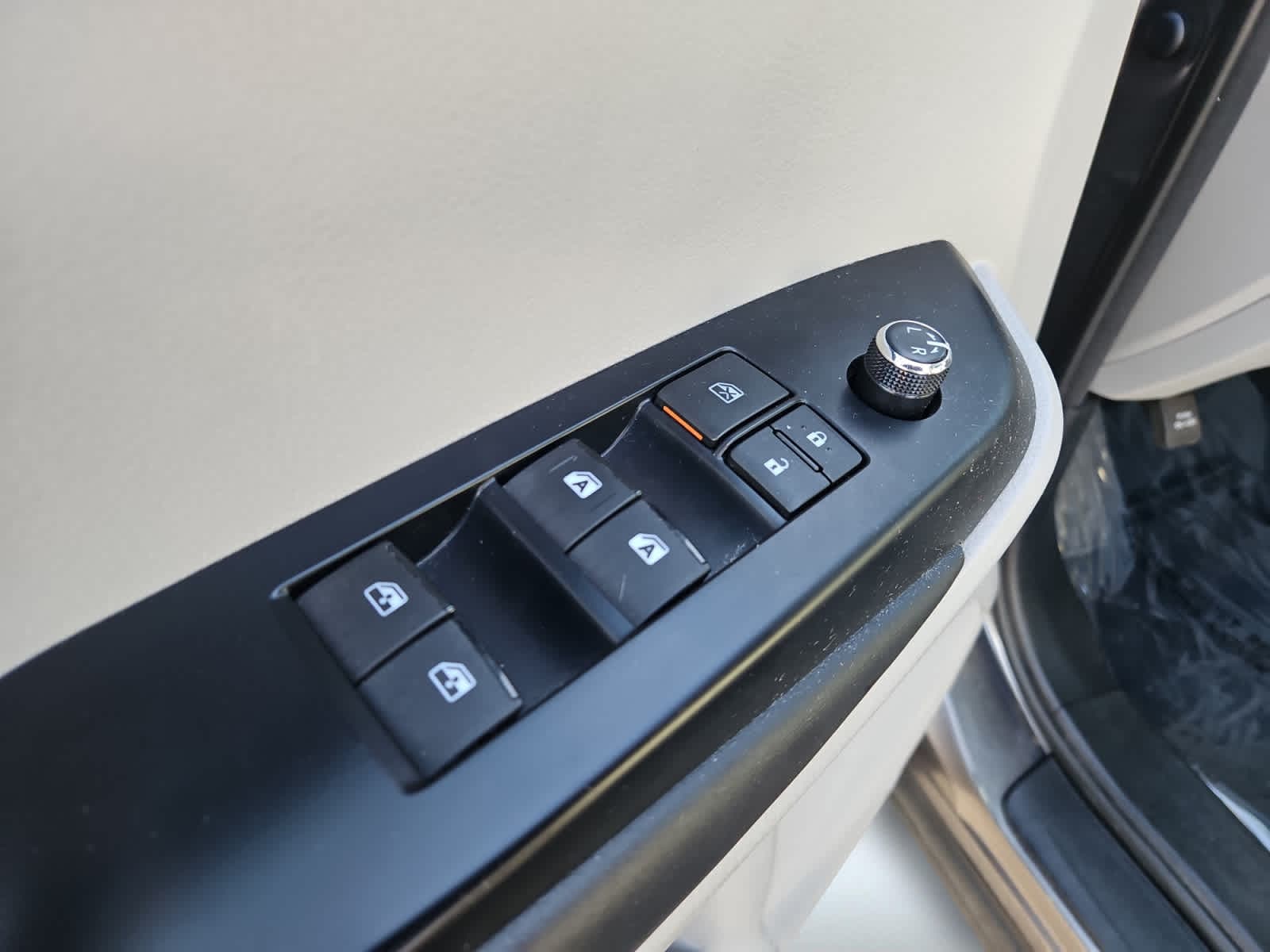used 2014 Toyota Highlander car, priced at $15,498