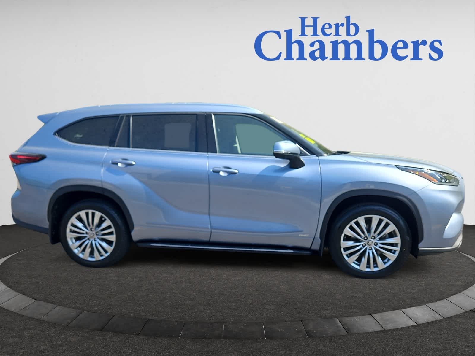 used 2024 Toyota Highlander car, priced at $54,998