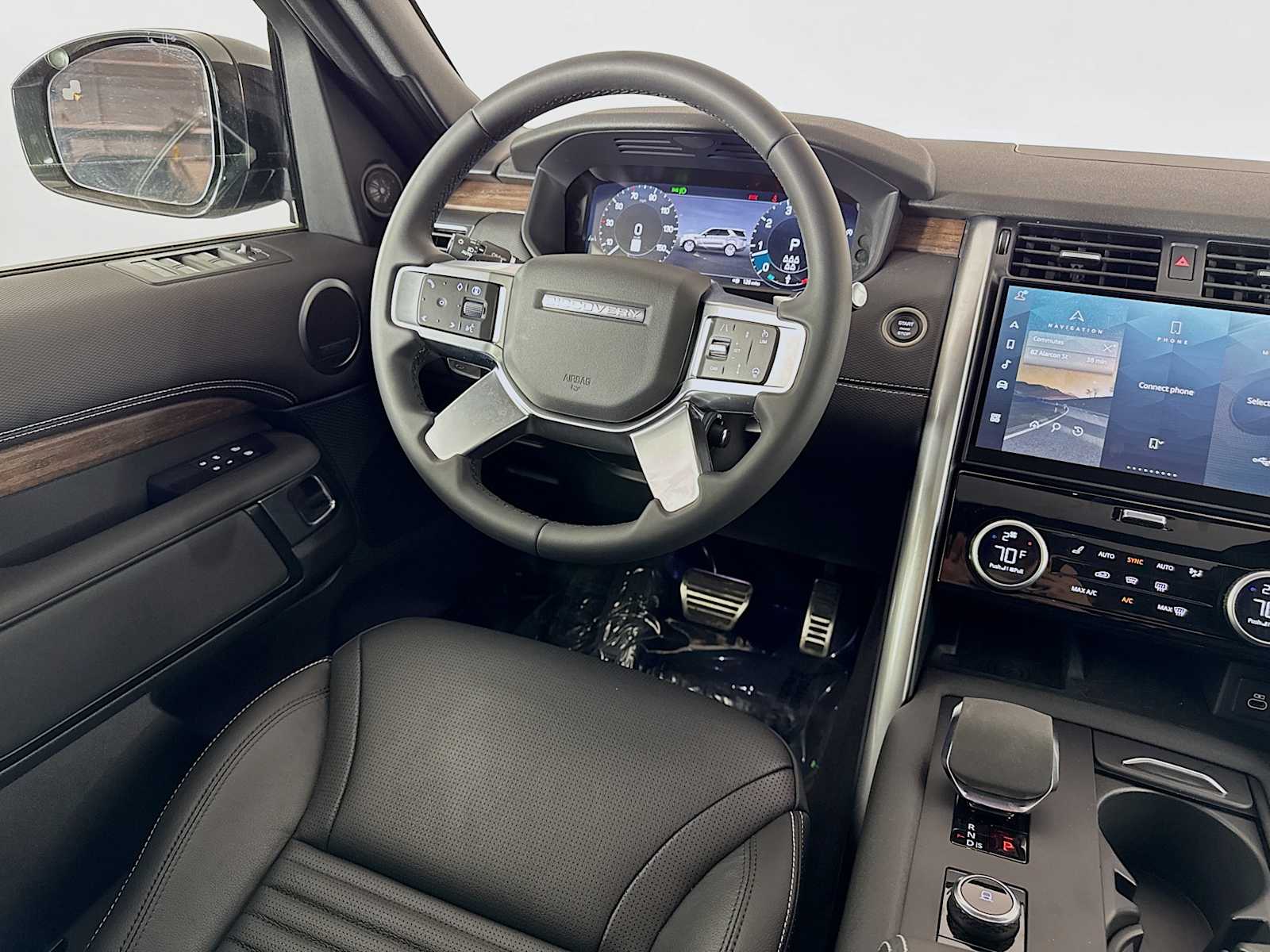 used 2024 Land Rover Discovery car, priced at $59,998