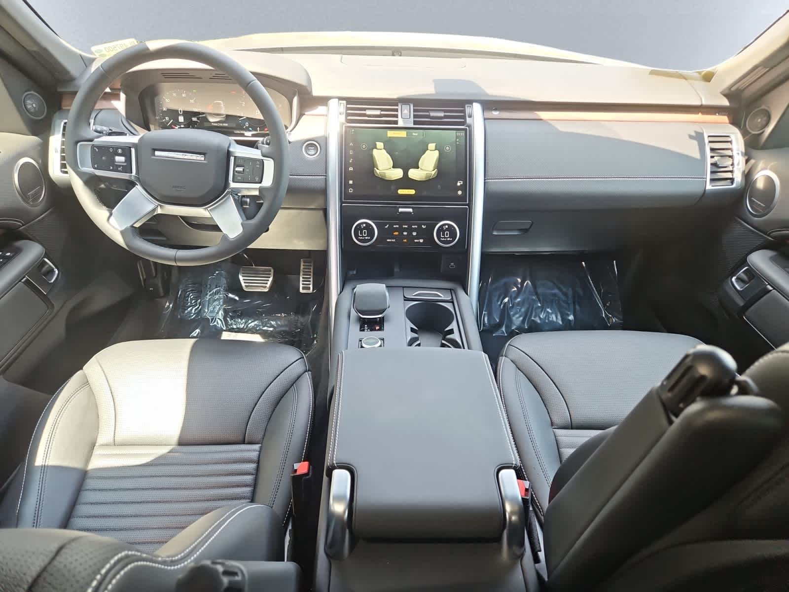 used 2024 Land Rover Discovery car, priced at $58,888