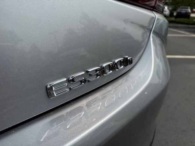 new 2025 Lexus ES 300h car