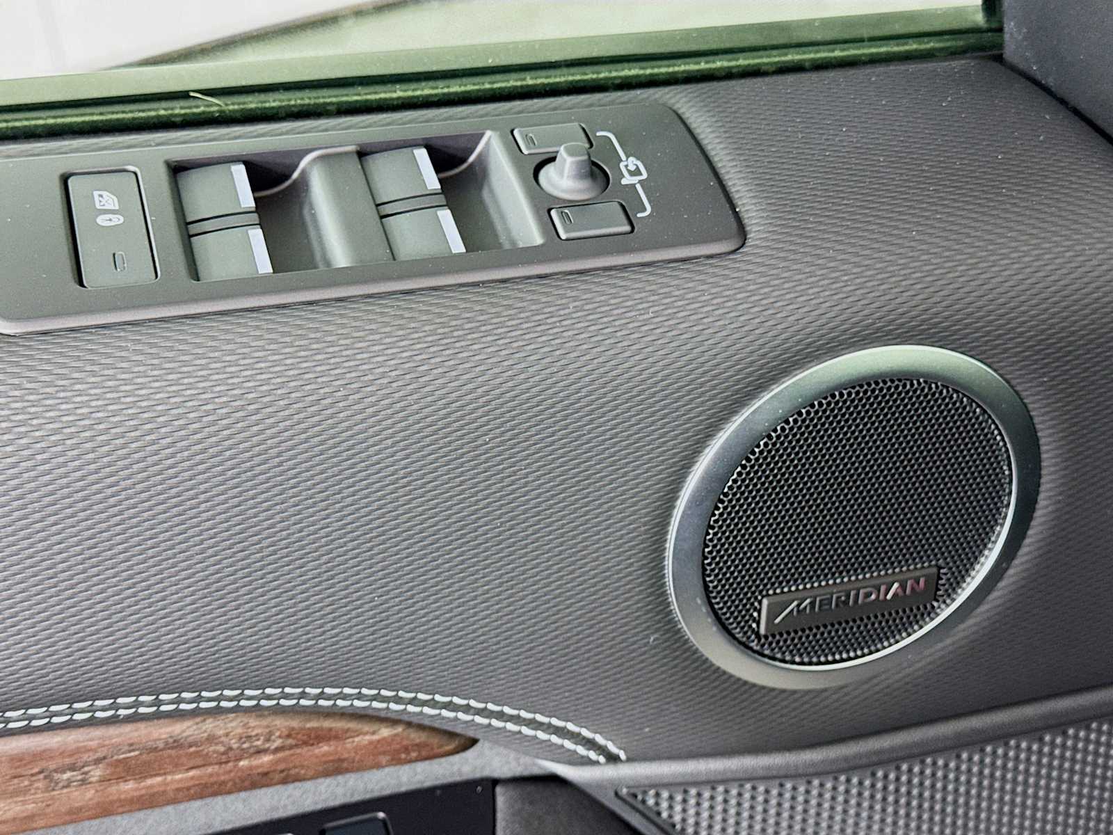 used 2024 Land Rover Discovery car, priced at $59,998
