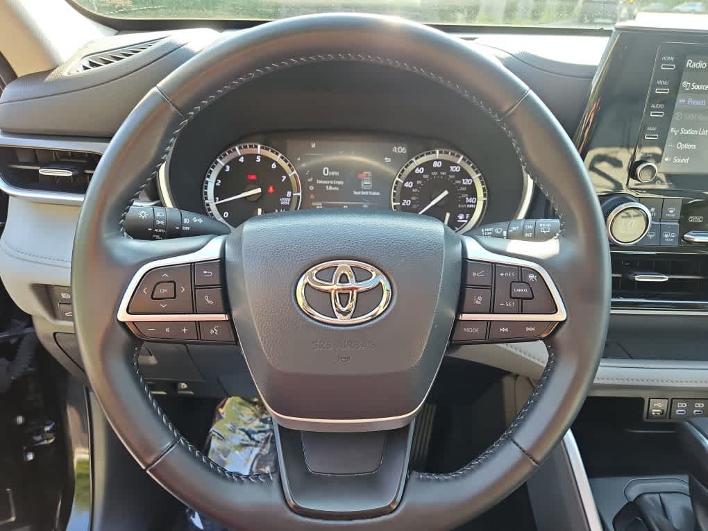 used 2022 Toyota Highlander car, priced at $35,498