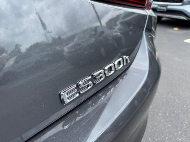 new 2025 Lexus ES 300h car