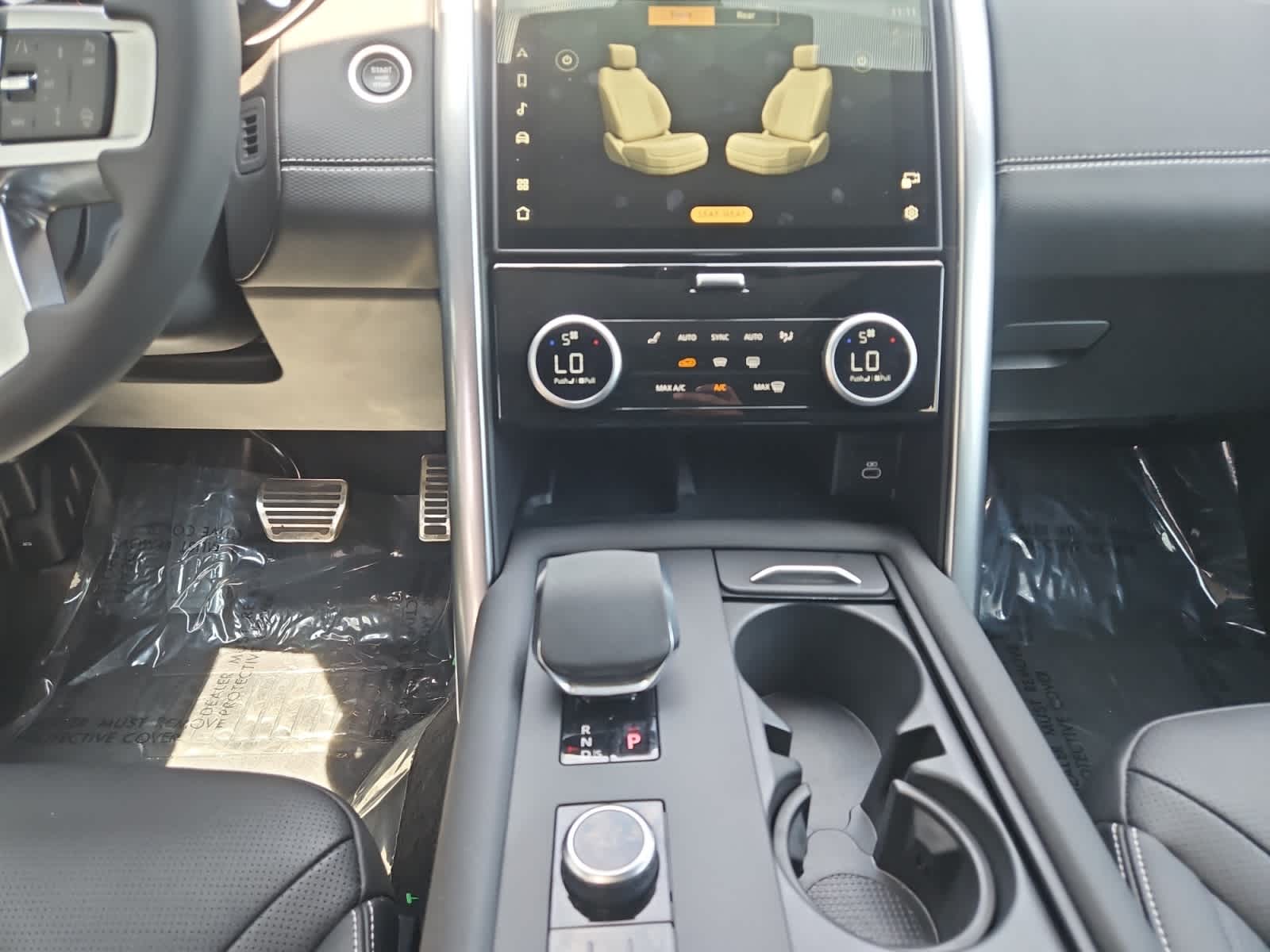 used 2024 Land Rover Discovery car, priced at $58,888