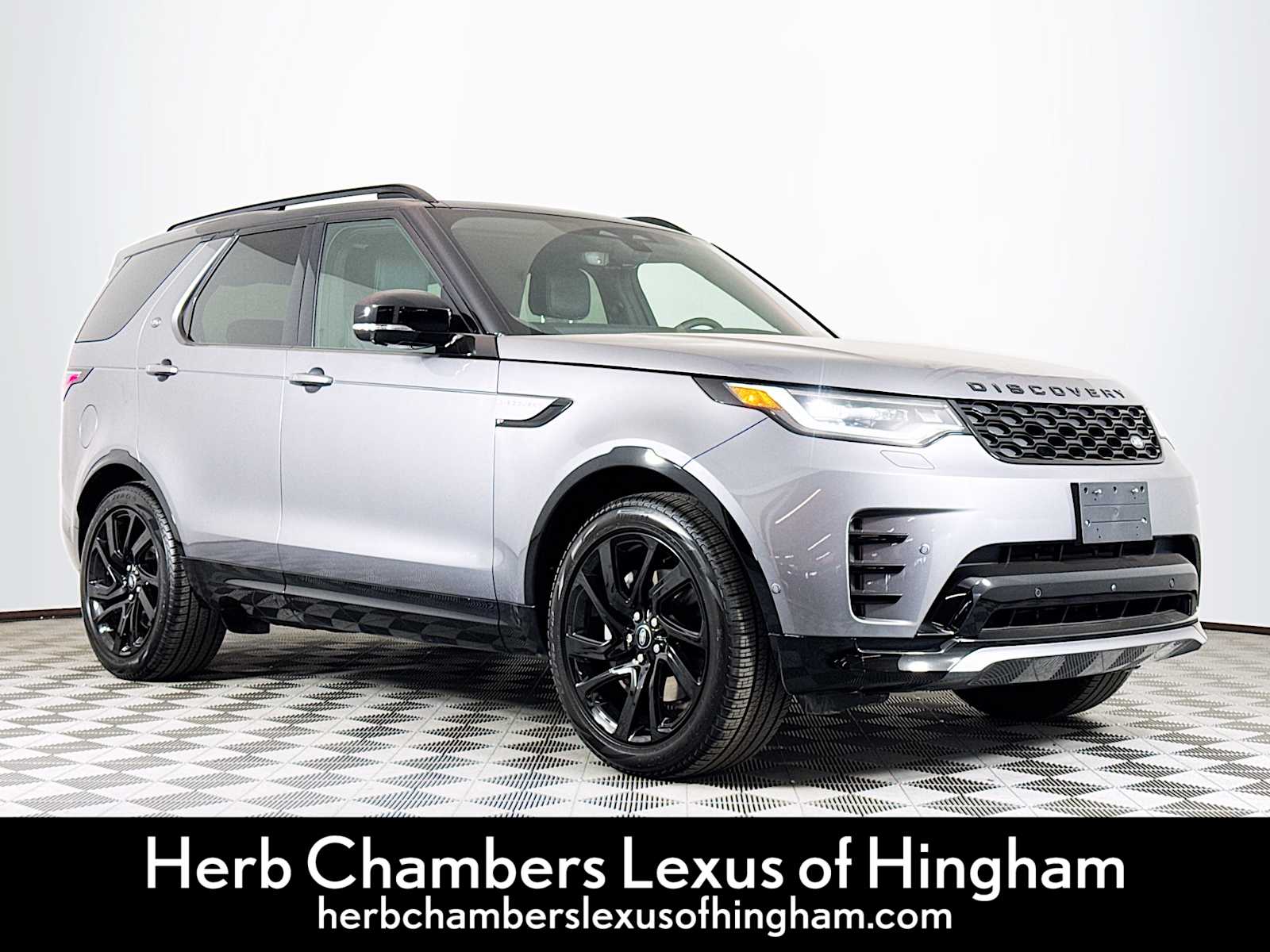 used 2024 Land Rover Discovery car, priced at $59,998