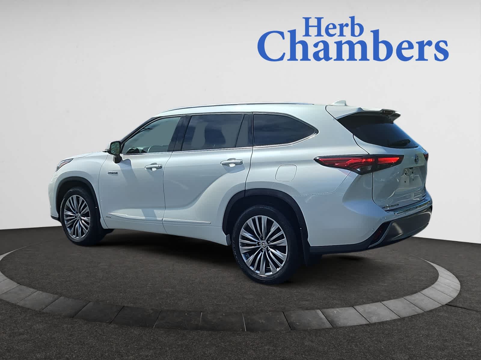used 2021 Toyota Highlander car, priced at $41,498