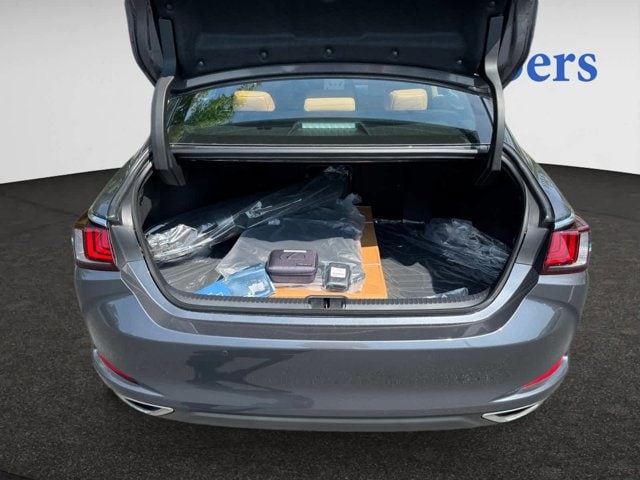 new 2025 Lexus ES car