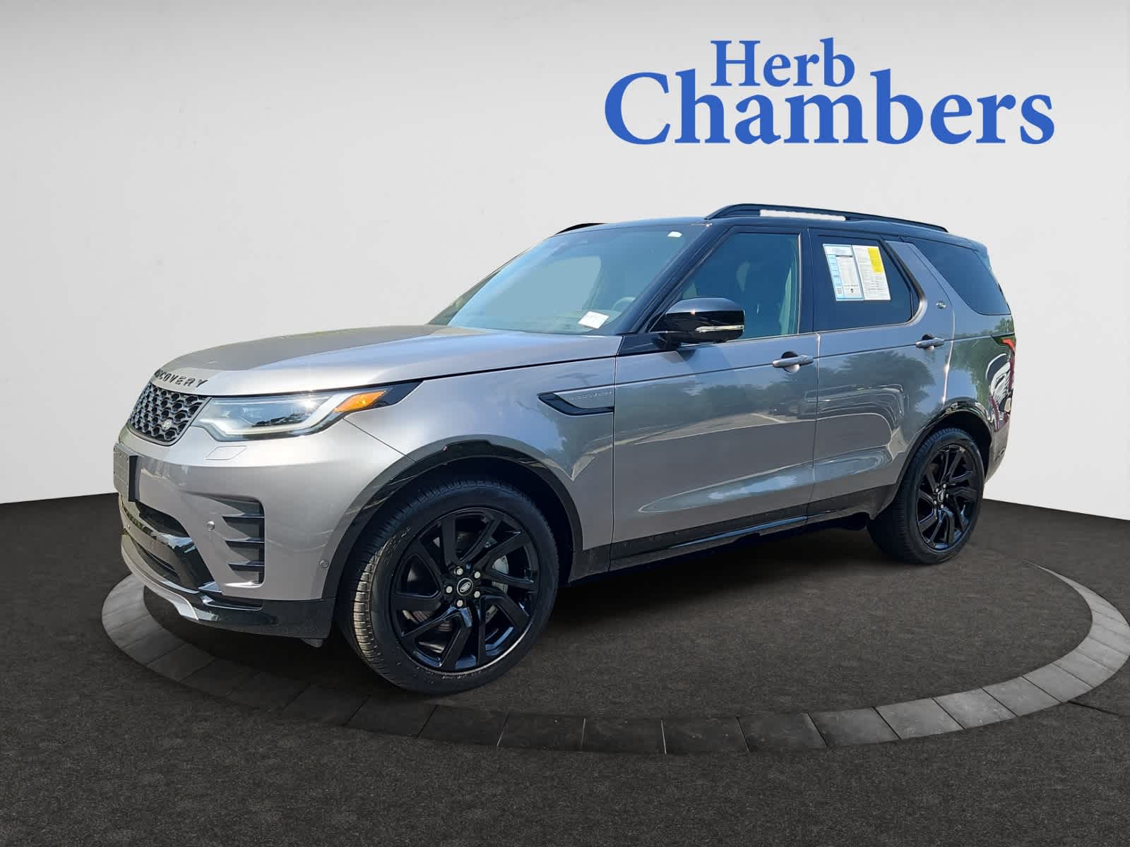 used 2024 Land Rover Discovery car, priced at $58,888