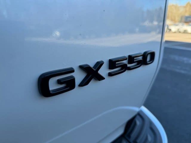 new 2024 Lexus GX 550 car