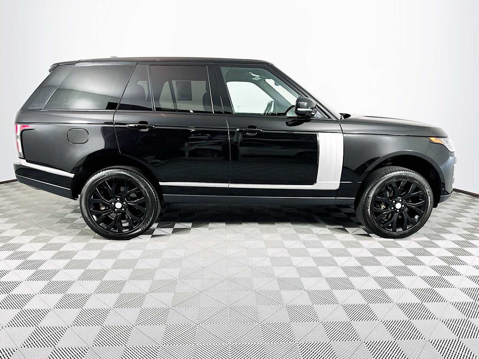 used 2022 Land Rover Range Rover car, priced at $59,998