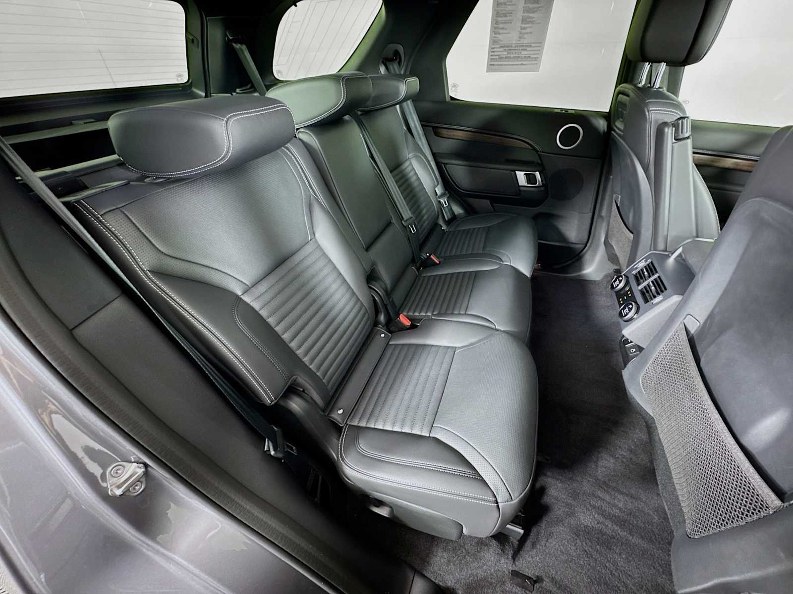 used 2024 Land Rover Discovery car, priced at $59,998
