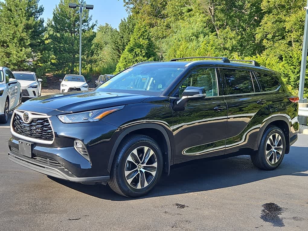 used 2022 Toyota Highlander car, priced at $35,498