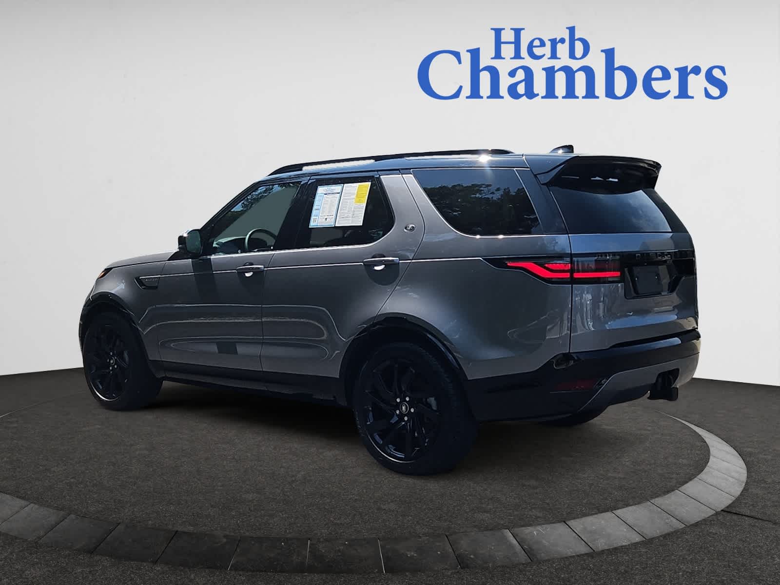 used 2024 Land Rover Discovery car, priced at $58,888