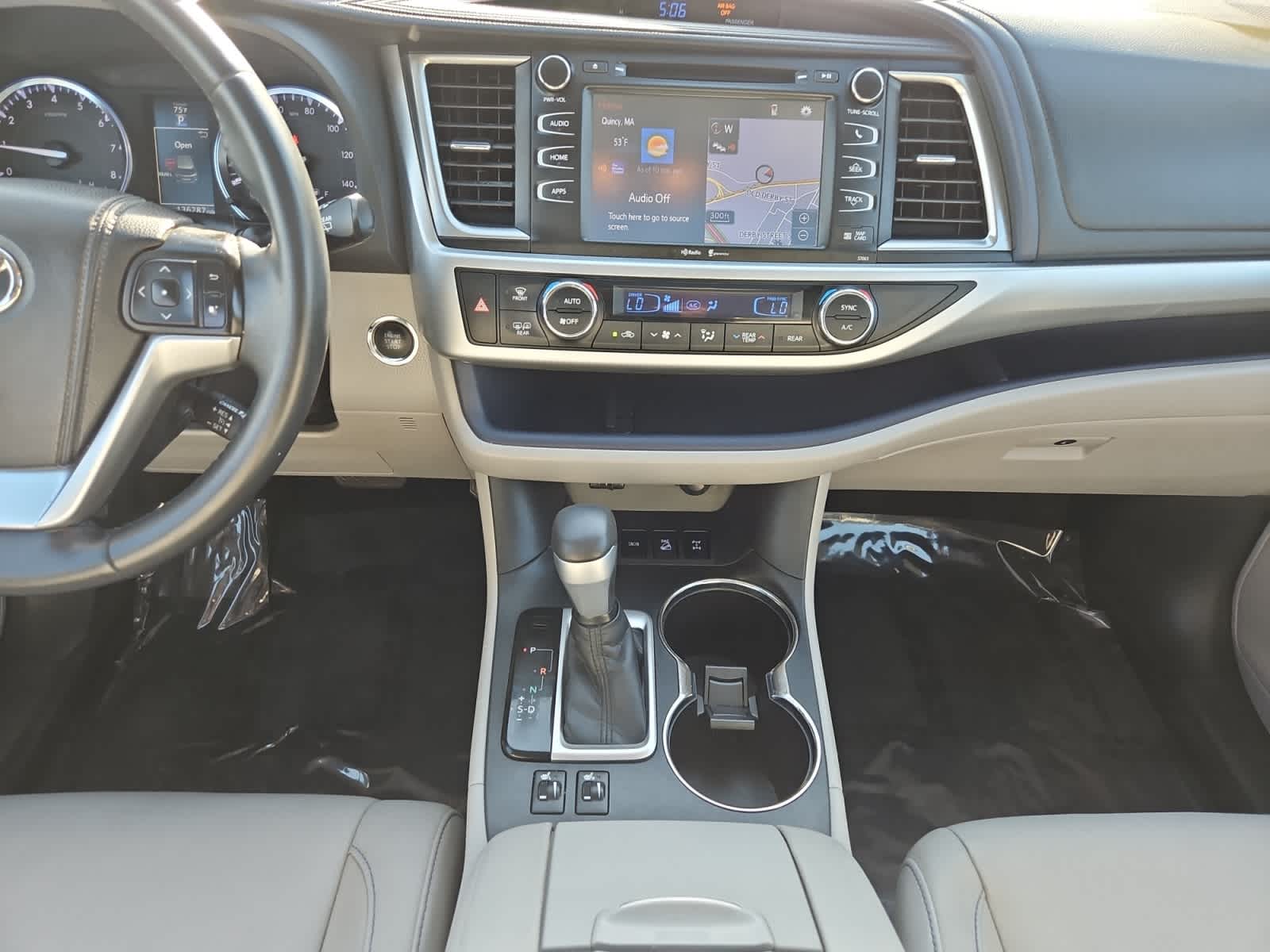 used 2014 Toyota Highlander car, priced at $15,498