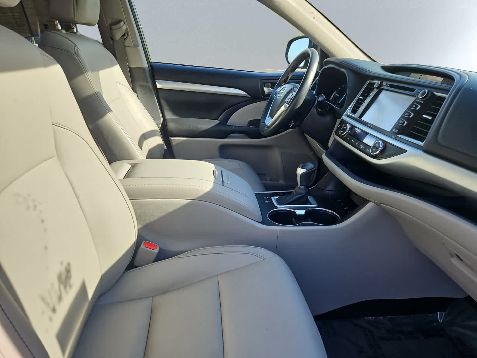 used 2014 Toyota Highlander car, priced at $15,498