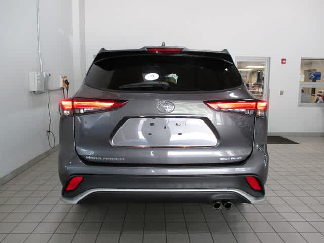 used 2021 Toyota Highlander car, priced at $36,998