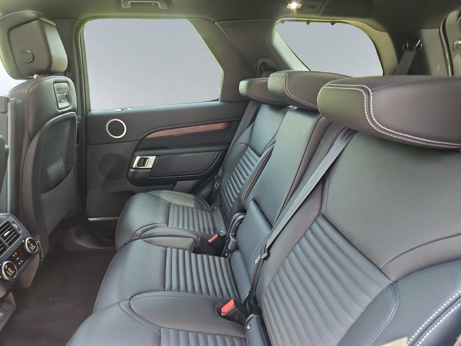 used 2024 Land Rover Discovery car, priced at $58,888