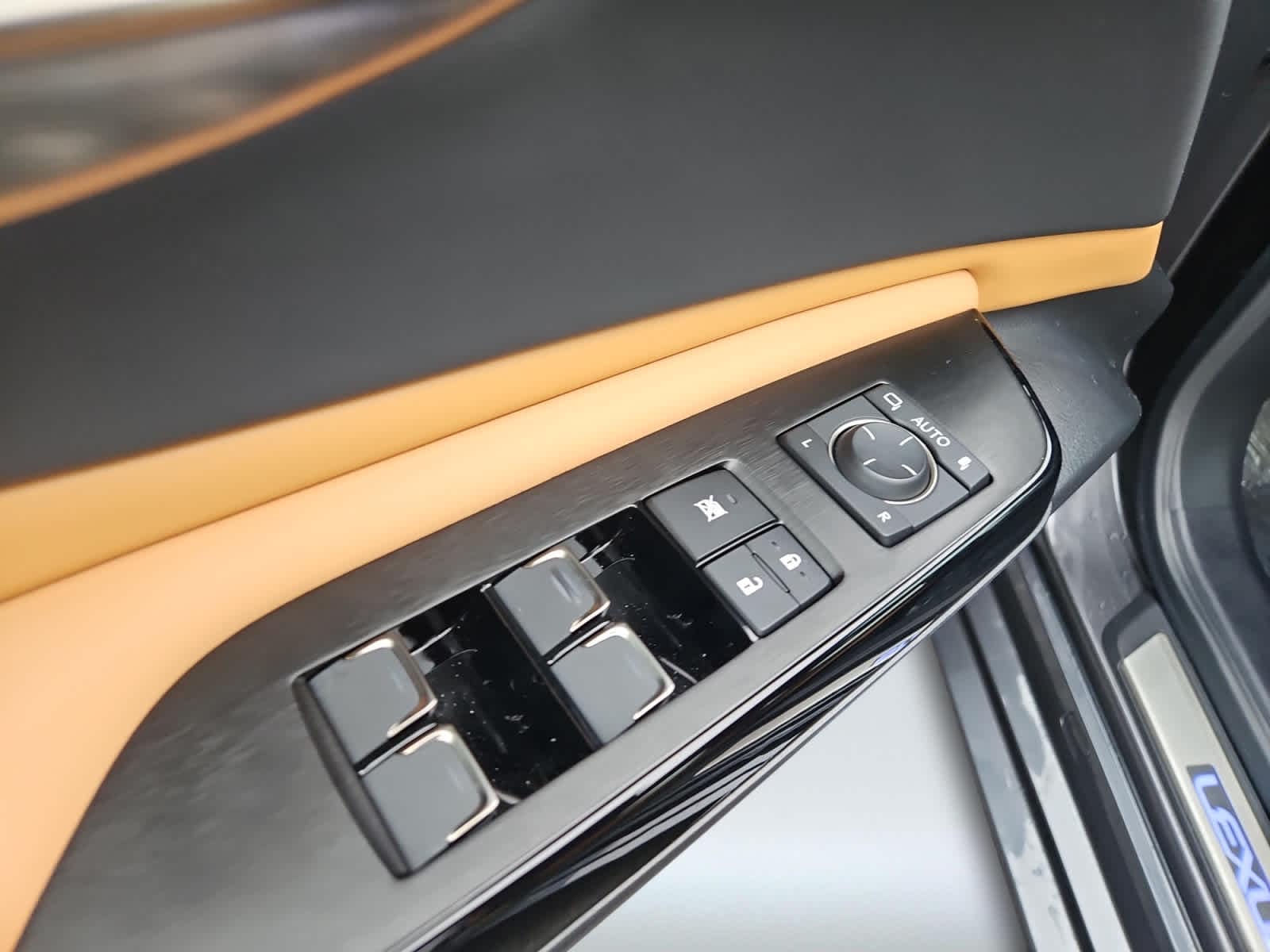 used 2025 Lexus ES car, priced at $53,998