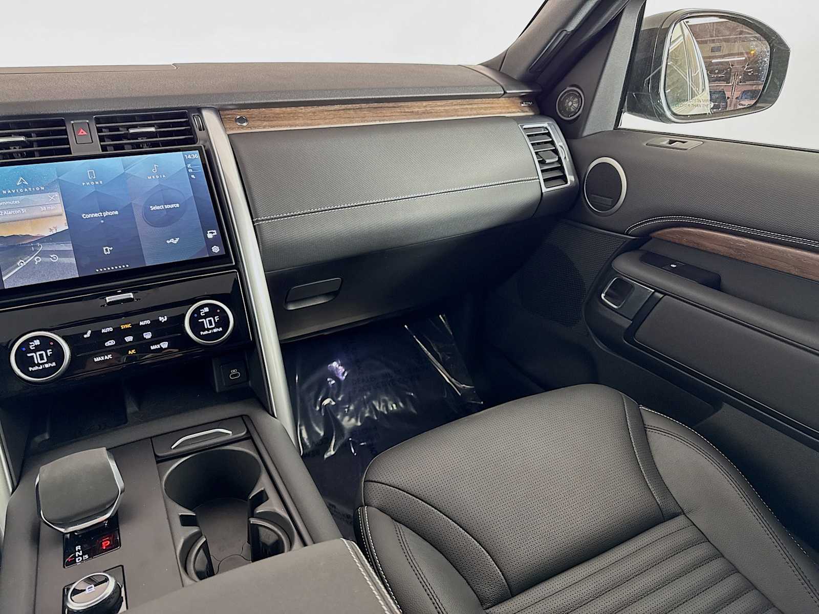 used 2024 Land Rover Discovery car, priced at $59,998