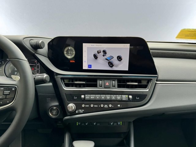 new 2025 Lexus ES 300h car