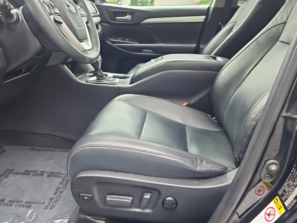 used 2019 Toyota Highlander car, priced at $27,998