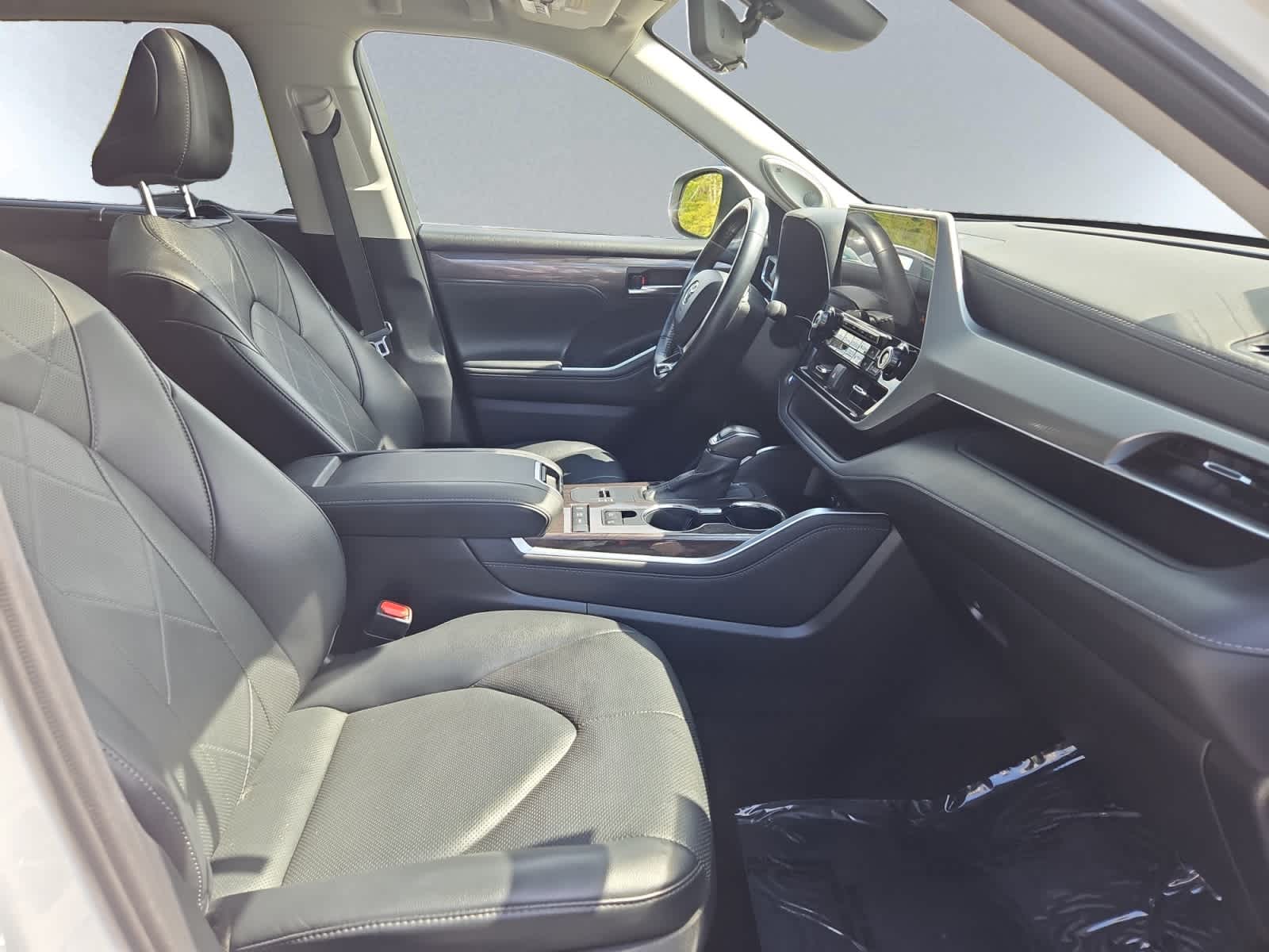 used 2021 Toyota Highlander car, priced at $41,498