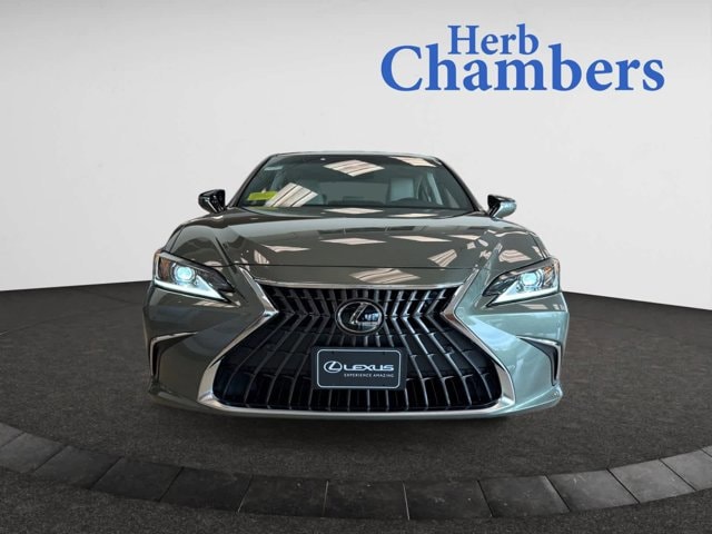 new 2025 Lexus ES car