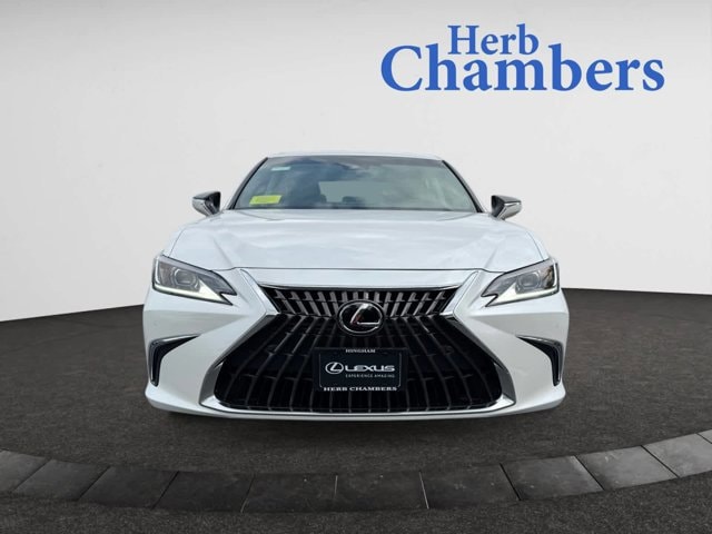 new 2025 Lexus ES 300h car