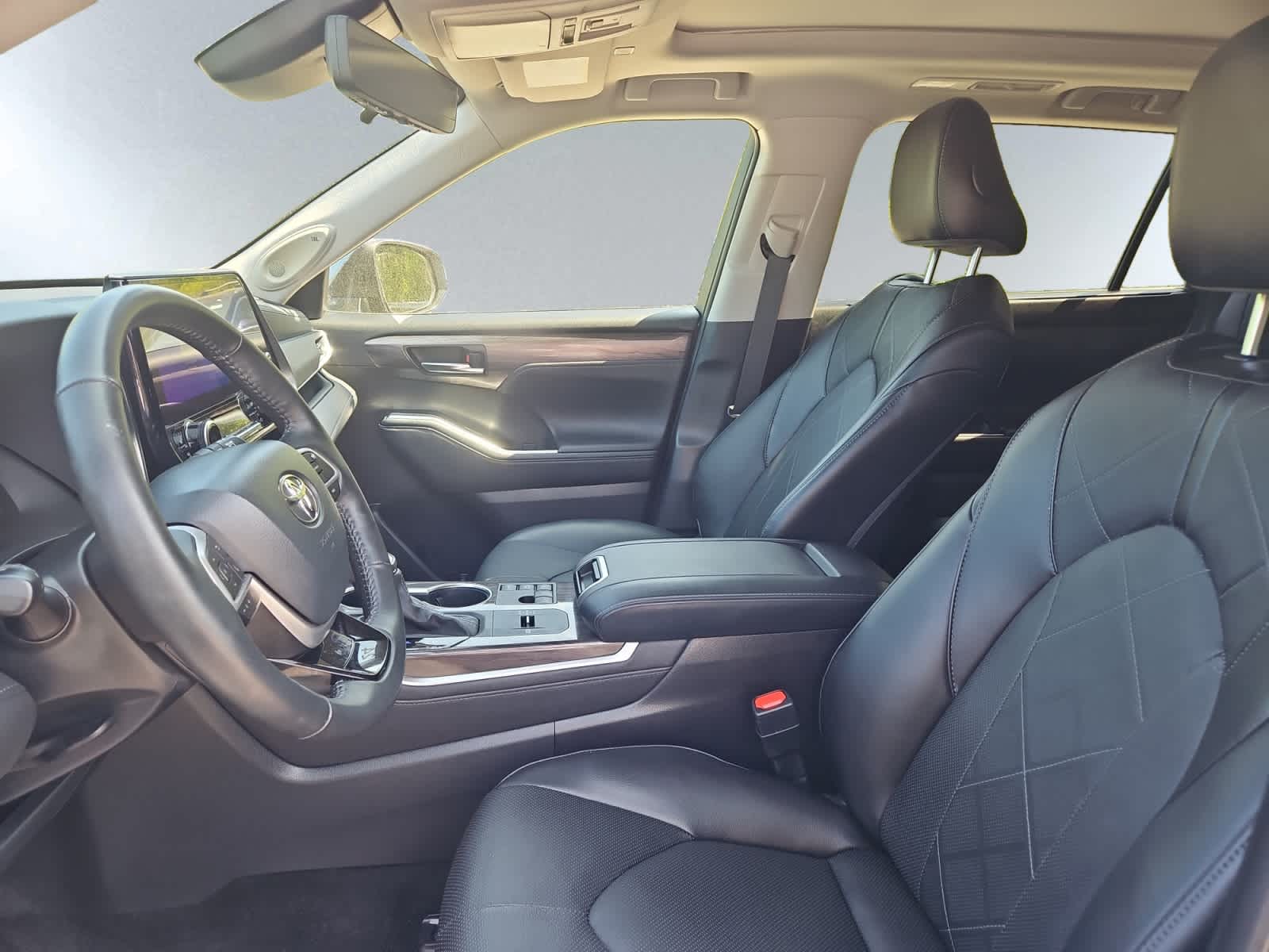 used 2024 Toyota Highlander car, priced at $54,998