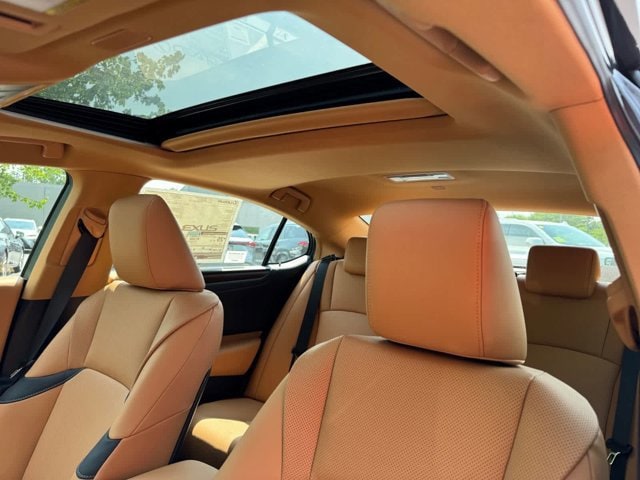 new 2025 Lexus ES car