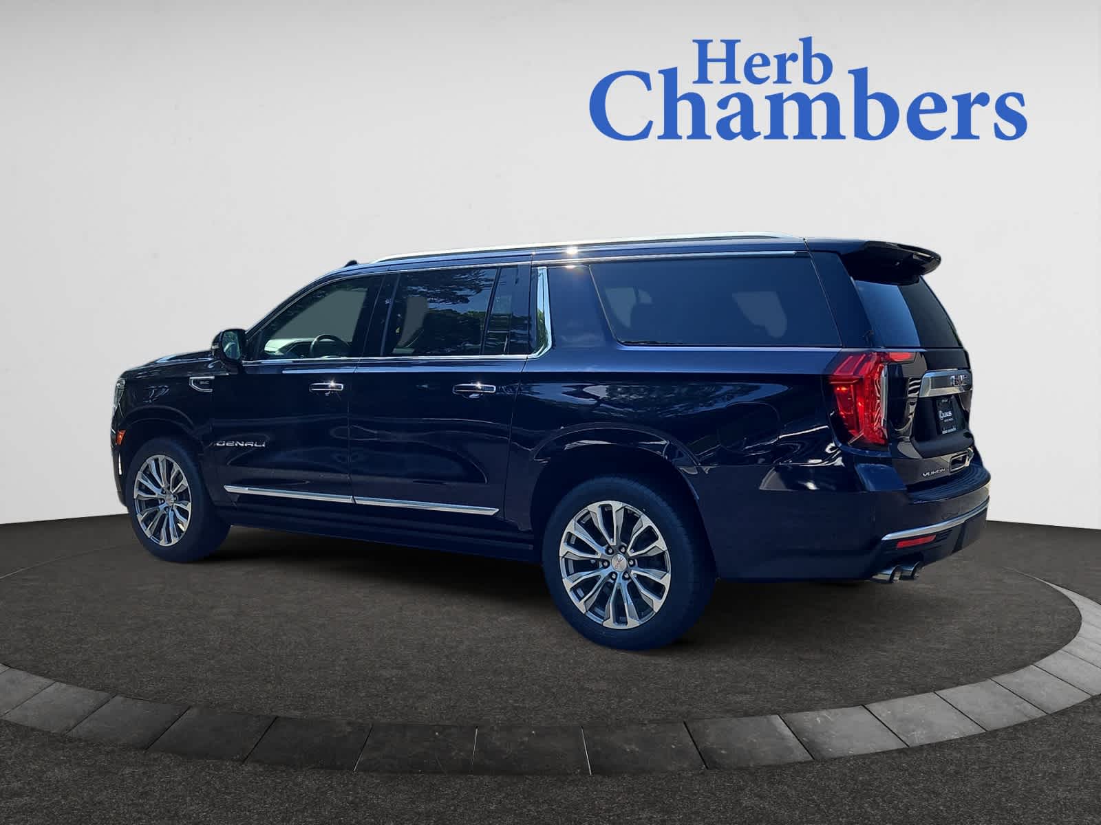 used 2021 GMC Yukon XL car, priced at $41,998