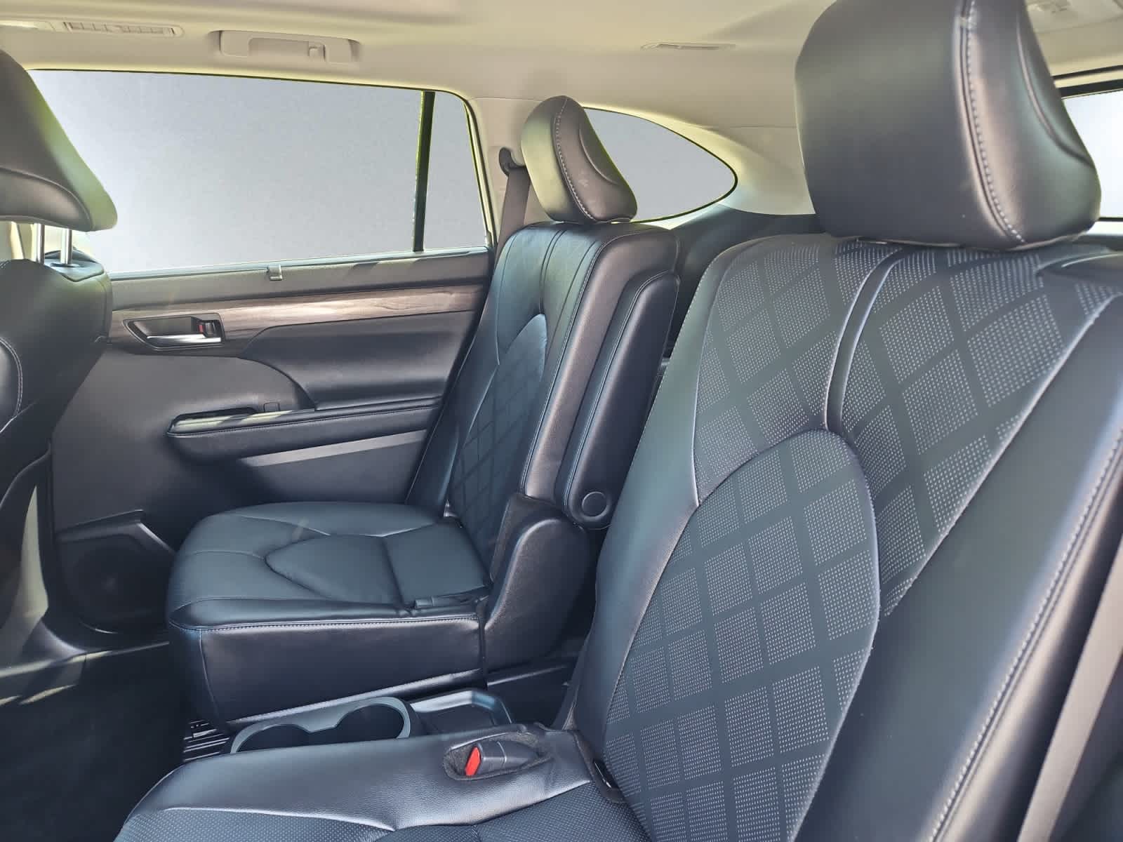 used 2024 Toyota Highlander car, priced at $54,998